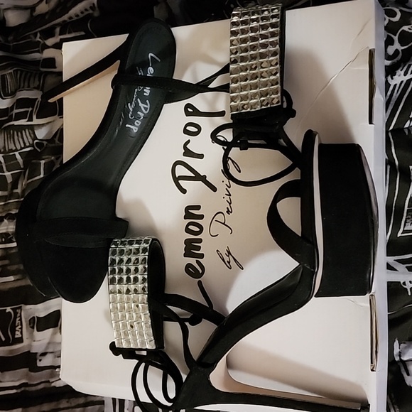 Lemon Drop by Privileged Women's size 9 Shoe - Picture 3 of 4